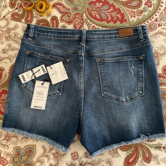Size L, Judy Blue High Waist 'Daisy Patch' shorts, style J150048. Newer worn. - Picture 3 of 4